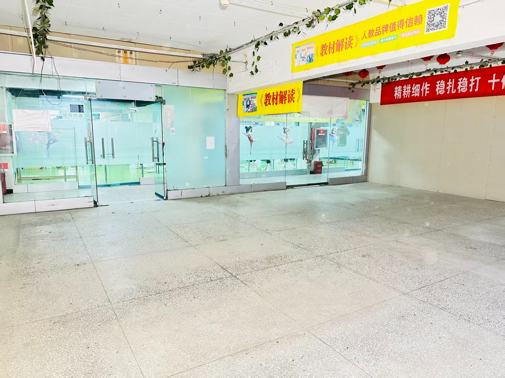 中州中路辅路成熟商业基础  依托春都路传统商贸资源，拥有良好的商业氛围和产业基础，为企业发展提供稳定市场环境。