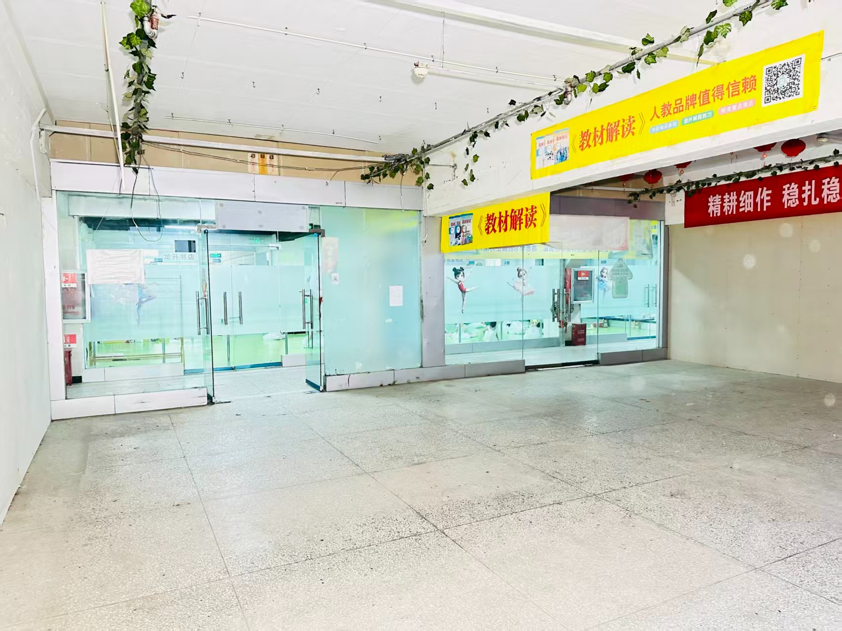 中州中路辅路提供写字楼、商铺、展示空间、直播间等多种面积选择，满足企业办公、研发、展示、运营等多元需求。